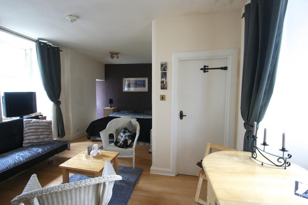 Royal Mile Group Apartments Edinburgh Room photo